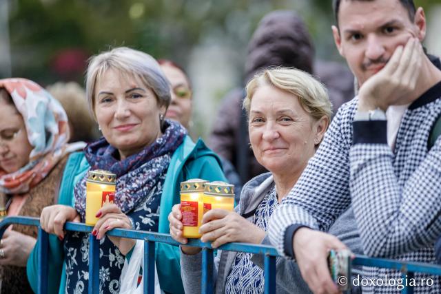 (Foto) Pelerinaj pe Calea Sfinților – credință și rugăciune în lumina harului Sfinților Parascheva și Pantelimon