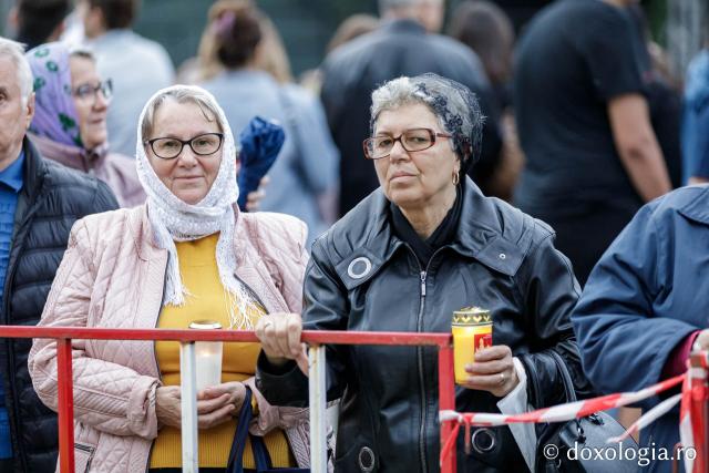 (Foto) Pelerinaj pe Calea Sfinților – credință și rugăciune în lumina harului Sfinților Parascheva și Pantelimon