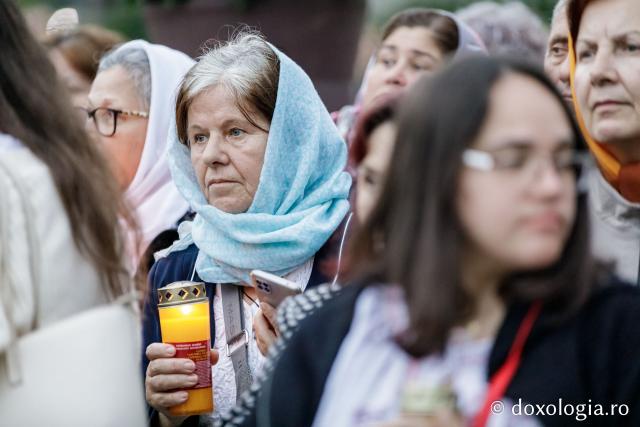 (Foto) Pelerinaj pe Calea Sfinților – credință și rugăciune în lumina harului Sfinților Parascheva și Pantelimon