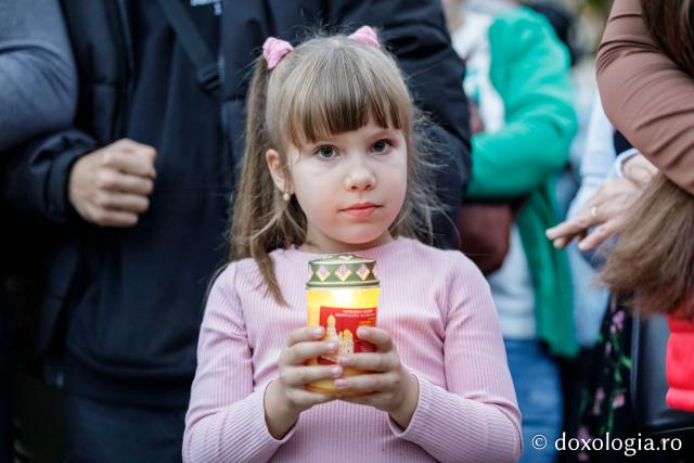 (Foto) Pelerinaj pe Calea Sfinților – credință și rugăciune în lumina harului Sfinților Parascheva și Pantelimon