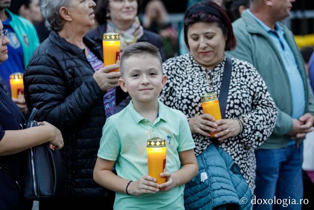 (Foto) Pelerinaj pe Calea Sfinților – credință și rugăciune în lumina harului Sfinților Parascheva și Pantelimon