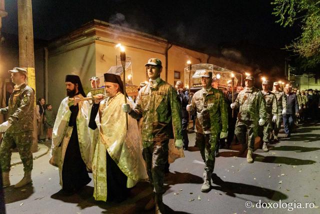 (Foto) Pelerinaj pe Calea Sfinților – credință și rugăciune în lumina harului Sfinților Parascheva și Pantelimon