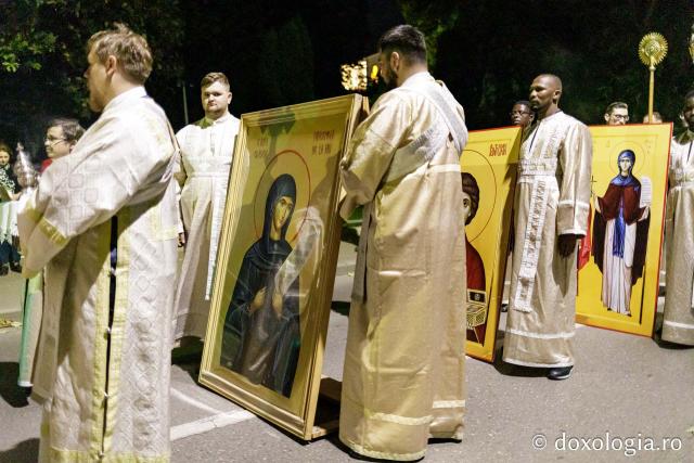 (Foto) Pelerinaj pe Calea Sfinților – credință și rugăciune în lumina harului Sfinților Parascheva și Pantelimon