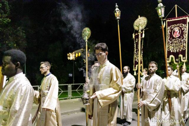 (Foto) Pelerinaj pe Calea Sfinților – credință și rugăciune în lumina harului Sfinților Parascheva și Pantelimon