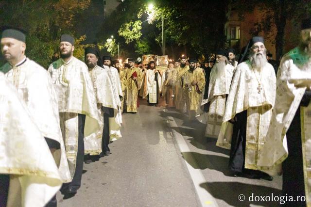 (Foto) Pelerinaj pe Calea Sfinților – credință și rugăciune în lumina harului Sfinților Parascheva și Pantelimon