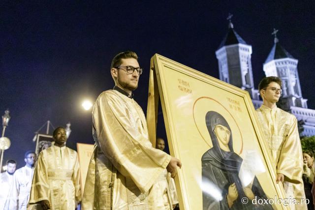 (Foto) Pelerinaj pe Calea Sfinților – credință și rugăciune în lumina harului Sfinților Parascheva și Pantelimon