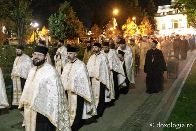 (Foto) Pelerinaj pe Calea Sfinților – credință și rugăciune în lumina harului Sfinților Parascheva și Pantelimon