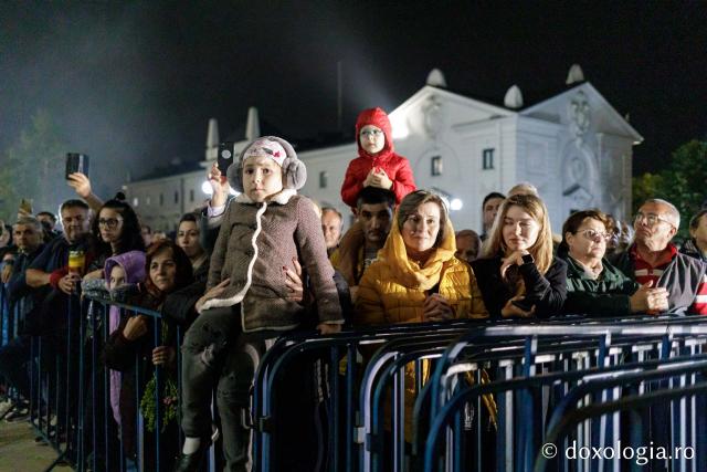 (Foto) Pelerinaj pe Calea Sfinților – credință și rugăciune în lumina harului Sfinților Parascheva și Pantelimon