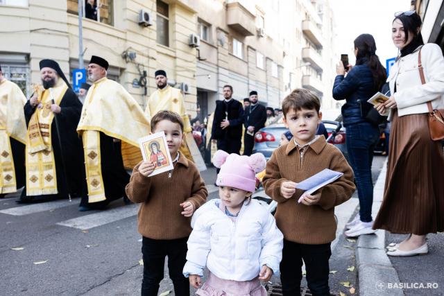 La pas, alături de prietenii lui Hristos: Calea Sfinților, pe străzile din Capitală / Foto credit: Basilica.ro / Raluca-Emanuela Ene La pas, alături de prietenii lui Hristos: Calea Sfinților, pe străzile din Capitală