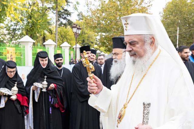 La pas, alături de prietenii lui Hristos: Calea Sfinților, pe străzile din Capitală
