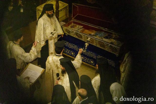 Procesiunea scoaterii spre închinare a moaștelor Sfintei Cuvioase Parascheva / Foto: pr. Silviu Cluci Procesiunea scoaterii spre închinare a moaștelor Sfintei Cuvioase Parascheva