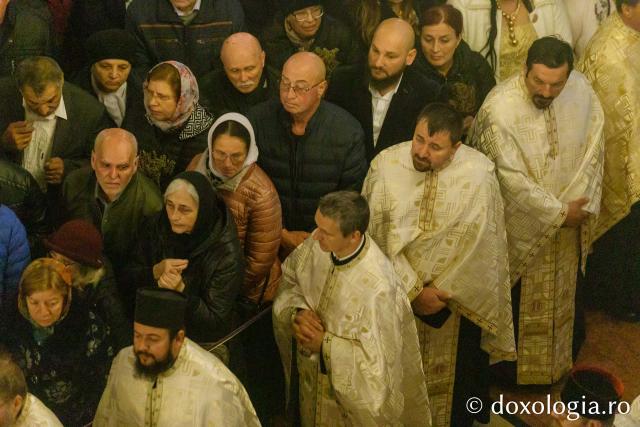 Procesiunea scoaterii spre închinare a moaștelor Sfintei Cuvioase Parascheva / Foto: pr. Silviu Cluci Procesiunea scoaterii spre închinare a moaștelor Sfintei Cuvioase Parascheva