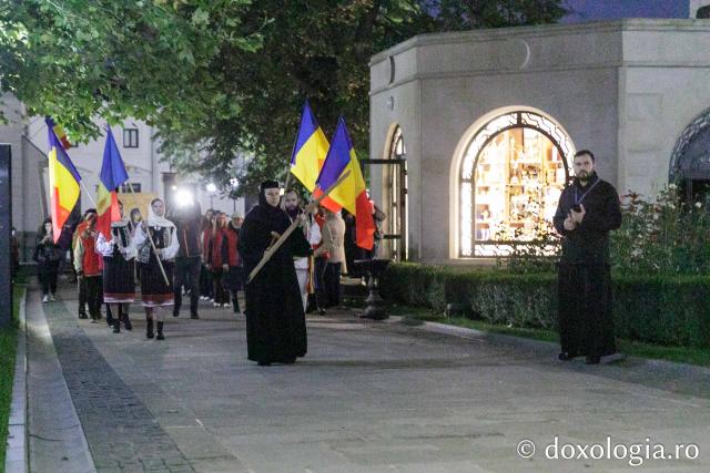 Procesiunea scoaterii spre închinare a moaștelor Sfintei Cuvioase Parascheva / Foto: pr. Silviu Cluci Procesiunea scoaterii spre închinare a moaștelor Sfintei Cuvioase Parascheva