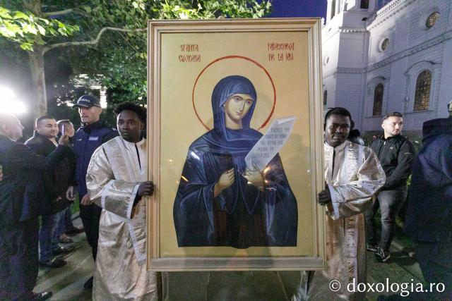 Procesiunea scoaterii spre închinare a moaștelor Sfintei Cuvioase Parascheva / Foto: pr. Silviu Cluci Procesiunea scoaterii spre închinare a moaștelor Sfintei Cuvioase Parascheva