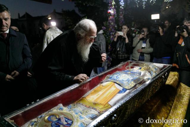 Procesiunea scoaterii spre închinare a moaștelor Sfintei Cuvioase Parascheva / Foto: pr. Silviu Cluci Procesiunea scoaterii spre închinare a moaștelor Sfintei Cuvioase Parascheva