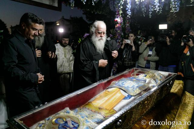 Procesiunea scoaterii spre închinare a moaștelor Sfintei Cuvioase Parascheva / Foto: pr. Silviu Cluci Procesiunea scoaterii spre închinare a moaștelor Sfintei Cuvioase Parascheva