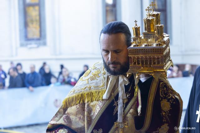 Slujba de priveghere în cinstea Sfântului Dimitrie cel Nou, ocrotitorul Bucureștilor / Foto credit: Basilica.ro / Mircea Florescu (Foto) Slujbă de priveghere în cinstea Sfântului Dimitrie cel Nou, ocrotitorul Bucureștilor