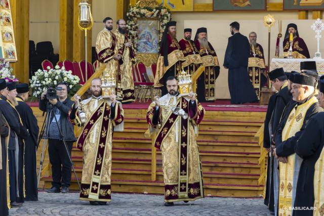 Slujba de priveghere în cinstea Sfântului Dimitrie cel Nou, ocrotitorul Bucureștilor / Foto credit: Basilica.ro / Mircea Florescu (Foto) Slujbă de priveghere în cinstea Sfântului Dimitrie cel Nou, ocrotitorul Bucureștilor
