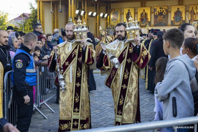 Slujba de priveghere în cinstea Sfântului Dimitrie cel Nou, ocrotitorul Bucureștilor / Foto credit: Basilica.ro / Mircea Florescu (Foto) Slujbă de priveghere în cinstea Sfântului Dimitrie cel Nou, ocrotitorul Bucureștilor