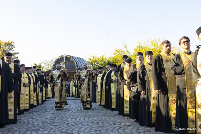 Slujba de priveghere în cinstea Sfântului Dimitrie cel Nou, ocrotitorul Bucureștilor / Foto credit: Basilica.ro / Mircea Florescu (Foto) Slujbă de priveghere în cinstea Sfântului Dimitrie cel Nou, ocrotitorul Bucureștilor