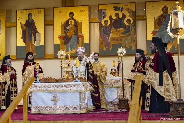 Slujba de priveghere în cinstea Sfântului Dimitrie cel Nou, ocrotitorul Bucureștilor / Foto credit: Basilica.ro / Mircea Florescu (Foto) Slujbă de priveghere în cinstea Sfântului Dimitrie cel Nou, ocrotitorul Bucureștilor