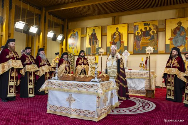 Slujba de priveghere în cinstea Sfântului Dimitrie cel Nou, ocrotitorul Bucureștilor / Foto credit: Basilica.ro / Mircea Florescu (Foto) Slujbă de priveghere în cinstea Sfântului Dimitrie cel Nou, ocrotitorul Bucureștilor