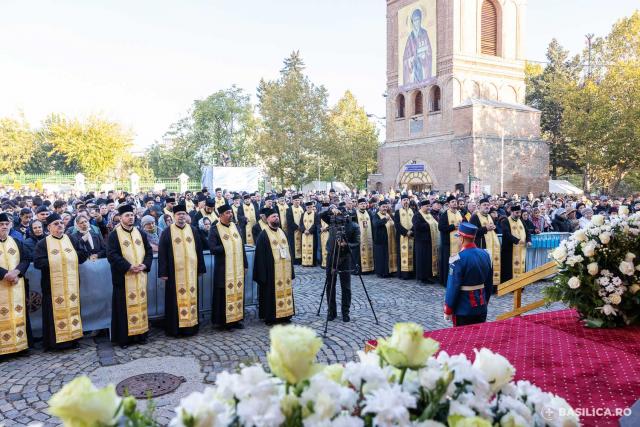 Praznicul ales al sfârșitului de octombrie: Sfânta Liturghie de ziua Sfântului Mare Mucenic Dimitrie, la Catedrala Patriarhală / Foto: Raluca-Emanuela Ene / Basilica.ro (Foto) Praznicul ales al sfârșitului de octombrie: Sfânta Liturghie de ziua Sfântului Mare Mucenic Dimitrie, la Catedrala Patriarhală