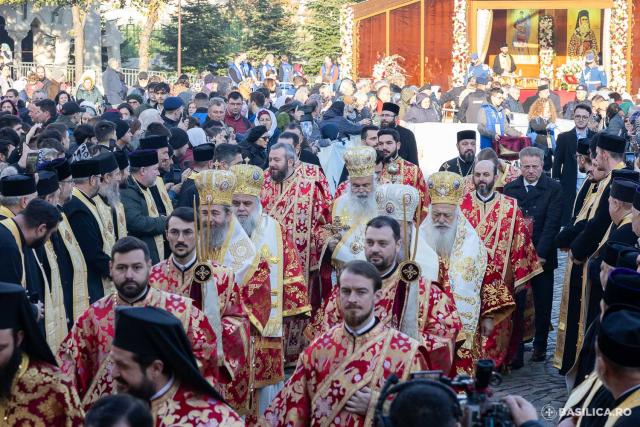 Praznicul ales al sfârșitului de octombrie: Sfânta Liturghie de ziua Sfântului Mare Mucenic Dimitrie, la Catedrala Patriarhală / Foto: Raluca-Emanuela Ene / Basilica.ro (Foto) Praznicul ales al sfârșitului de octombrie: Sfânta Liturghie de ziua Sfântului Mare Mucenic Dimitrie, la Catedrala Patriarhală