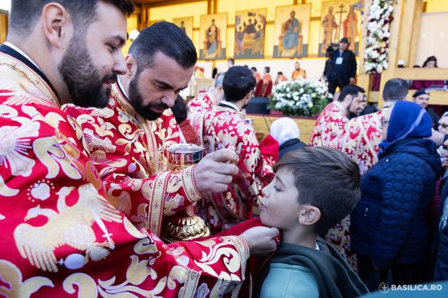 Praznicul ales al sfârșitului de octombrie: Sfânta Liturghie de ziua Sfântului Mare Mucenic Dimitrie, la Catedrala Patriarhală / Foto: Raluca-Emanuela Ene / Basilica.ro (Foto) Praznicul ales al sfârșitului de octombrie: Sfânta Liturghie de ziua Sfântului Mare Mucenic Dimitrie, la Catedrala Patriarhală