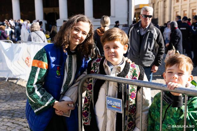 (Foto) Praznicul ales al sfârșitului de octombrie: Sfânta Liturghie de ziua Sfântului Mare Mucenic Dimitrie, la Catedrala Patriarhală