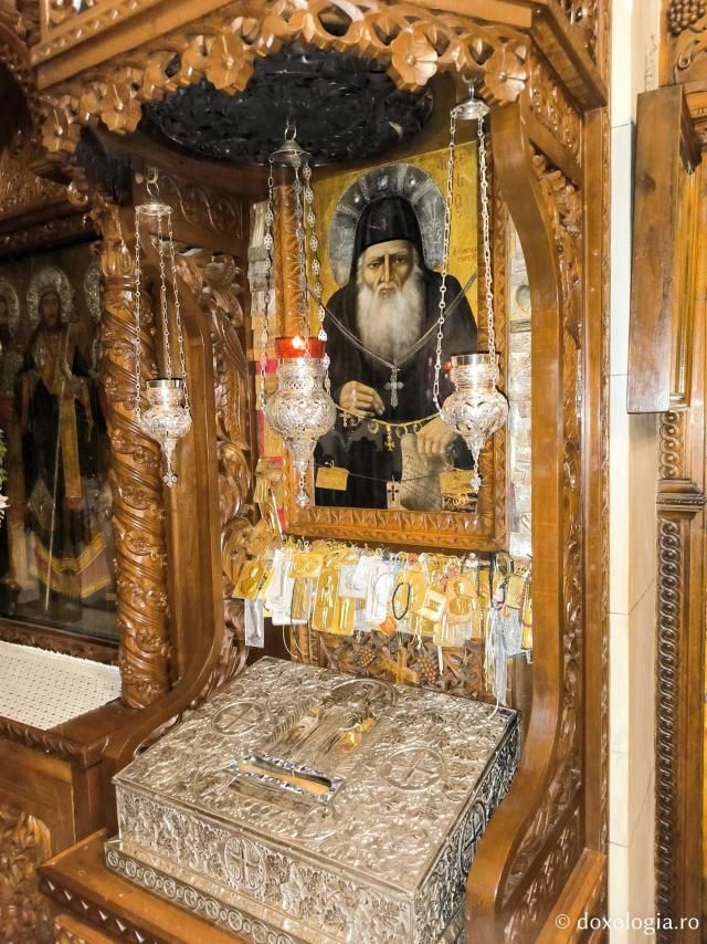 Moaștele Sfântului Arsenie din Paros - Mănăstirea Sfântului Arsenie din Paros
