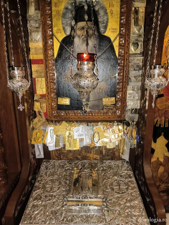 Moaștele Sfântului Arsenie din Paros - Mănăstirea Sfântului Arsenie din Paros