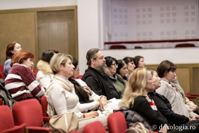 Proiecția filmulului artistic O Cruce în pustie. Sfânta Cuvioasă Parascheva (Serbia), în prezența regizorului Hadži-Aleksandar Đurović (Foto) “Quo Vadis”: Ateneul Tătărași, gazda pentru zeci de spectatori în cea de-a doua zi a festivalului