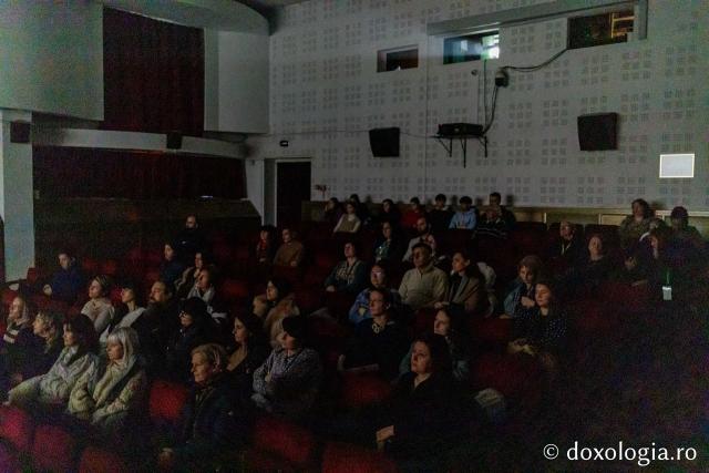 Proiecția filmulului artistic O Cruce în pustie. Sfânta Cuvioasă Parascheva (Serbia), în prezența regizorului Hadži-Aleksandar Đurović (Foto) “Quo Vadis”: Ateneul Tătărași, gazda pentru zeci de spectatori în cea de-a doua zi a festivalului