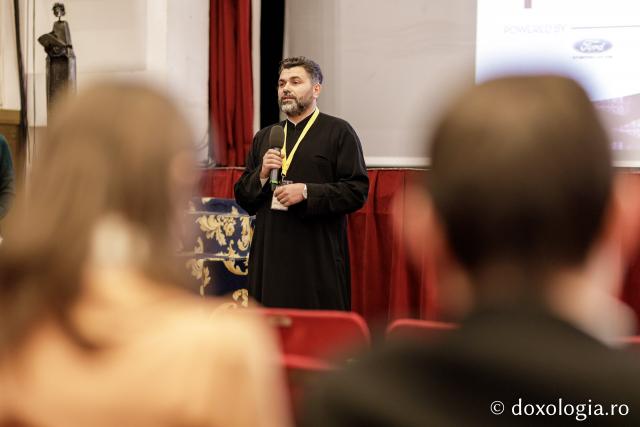 Proiecția filmulului docudramă Sfântul Nicolae. Chipul blândeții (România, Trinitas TV, realizator Mara Ionescu, în prezența Pr. Alexandru Trușcă, consilier patriarhal și producător general și a Pr. George Aniculoaie, redactor-șef Departament Film Documentar) (Foto) “Quo Vadis”: Ateneul Tătărași, gazda pentru zeci de spectatori în cea de-a doua zi a festivalului