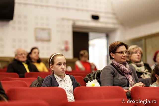 Proiecția filmulului docudramă Sfântul Nicolae. Chipul blândeții (România, Trinitas TV, realizator Mara Ionescu, în prezența Pr. Alexandru Trușcă, consilier patriarhal și producător general și a Pr. George Aniculoaie, redactor-șef Departament Film Documentar) (Foto) “Quo Vadis”: Ateneul Tătărași, gazda pentru zeci de spectatori în cea de-a doua zi a festivalului