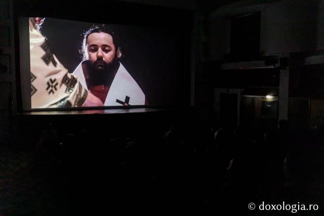 Proiecția filmulului docudramă Sfântul Nicolae. Chipul blândeții (România, Trinitas TV, realizator Mara Ionescu, în prezența Pr. Alexandru Trușcă, consilier patriarhal și producător general și a Pr. George Aniculoaie, redactor-șef Departament Film Documentar) (Foto) “Quo Vadis”: Ateneul Tătărași, gazda pentru zeci de spectatori în cea de-a doua zi a festivalului