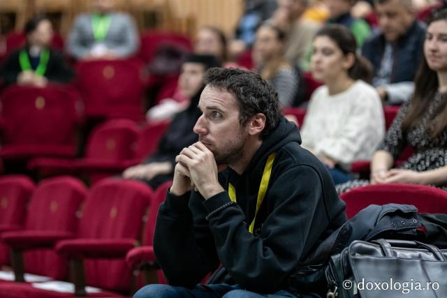 Proiecția filmului documentar Doar iubirea ne mai poate salva (Serbia), în prezența regizorului Hadži-Aleksandar Đurović (Casa de cultură Mihai Ursachi din Copou – Sala Diotima) (Foto) „Quo Vadis”: cea de-a treia zi a festivalului de film