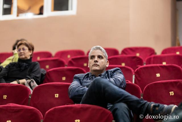 Proiecția filmului documentar Doar iubirea ne mai poate salva (Serbia), în prezența regizorului Hadži-Aleksandar Đurović (Casa de cultură Mihai Ursachi din Copou – Sala Diotima) (Foto) „Quo Vadis”: cea de-a treia zi a festivalului de film