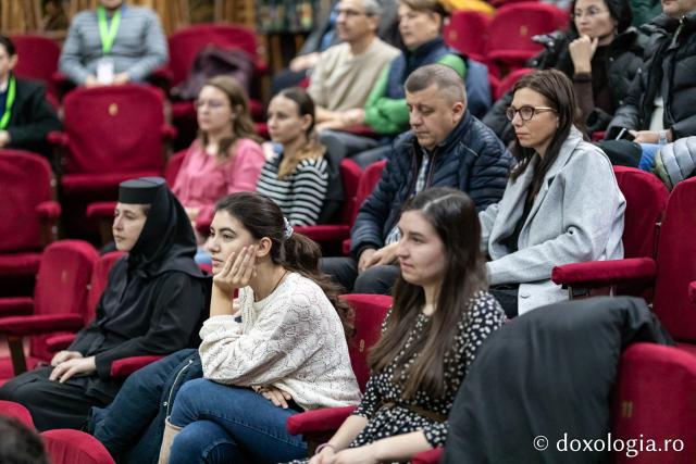 Proiecția filmului documentar Doar iubirea ne mai poate salva (Serbia), în prezența regizorului Hadži-Aleksandar Đurović (Casa de cultură Mihai Ursachi din Copou – Sala Diotima) (Foto) „Quo Vadis”: cea de-a treia zi a festivalului de film