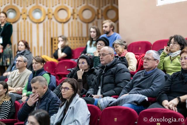Proiecția filmului documentar Doar iubirea ne mai poate salva (Serbia), în prezența regizorului Hadži-Aleksandar Đurović (Casa de cultură Mihai Ursachi din Copou – Sala Diotima) (Foto) „Quo Vadis”: cea de-a treia zi a festivalului de film