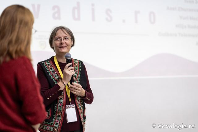 Proiecția filmului documentar Cămașa de duminică (România), în prezența regizoarei Cristina Chirvasie (Casa de cultură Mihai Ursachi din Copou – Sala Diotima) (Foto) „Quo Vadis”: cea de-a treia zi a festivalului de film