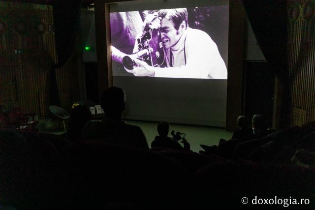 Proiecția filmului documentar Cămașa de duminică (România), în prezența regizoarei Cristina Chirvasie (Casa de cultură Mihai Ursachi din Copou – Sala Diotima) (Foto) „Quo Vadis”: cea de-a treia zi a festivalului de film