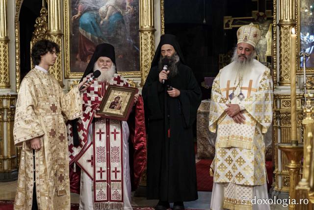 (Foto) Zi aparte la Iași: IPS Teofan și Arhim. Efrem Vatopedinul au săvârșit Sfânta Liturghie la Catedrala Mitropolitană