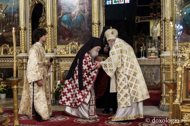 (Foto) Zi aparte la Iași: IPS Teofan și Arhim. Efrem Vatopedinul au săvârșit Sfânta Liturghie la Catedrala Mitropolitană