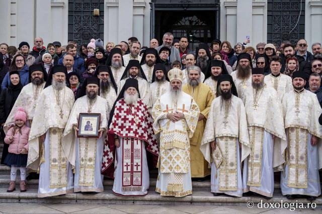 (Foto) Zi aparte la Iași: IPS Teofan și Arhim. Efrem Vatopedinul au săvârșit Sfânta Liturghie la Catedrala Mitropolitană