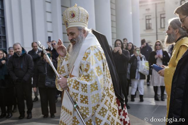 (Foto) Zi aparte la Iași: IPS Teofan și Arhim. Efrem Vatopedinul au săvârșit Sfânta Liturghie la Catedrala Mitropolitană