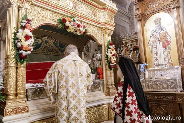 (Foto) Zi aparte la Iași: IPS Teofan și Arhim. Efrem Vatopedinul au săvârșit Sfânta Liturghie la Catedrala Mitropolitană