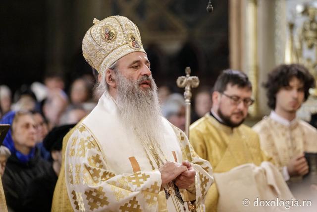 (Foto) Zi aparte la Iași: IPS Teofan și Arhim. Efrem Vatopedinul au săvârșit Sfânta Liturghie la Catedrala Mitropolitană