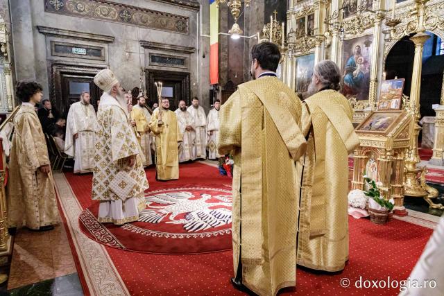 (Foto) Zi aparte la Iași: IPS Teofan și Arhim. Efrem Vatopedinul au săvârșit Sfânta Liturghie la Catedrala Mitropolitană